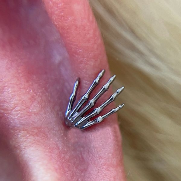 Khuyên tai hình bàn tay cá tính unisex - 1.2*8mm