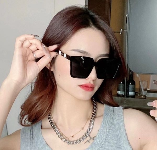 SQUARE BLACK FASHION SUNGLASSES