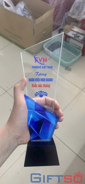 Cúp Pha Lê In Logo – Giải Pháp Quà Tặng Vinh Danh Cho Doanh Nghiệp