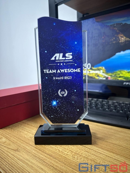 Cúp Pha Lê In Logo – Giải Pháp Quà Tặng Vinh Danh Cho Doanh Nghiệp