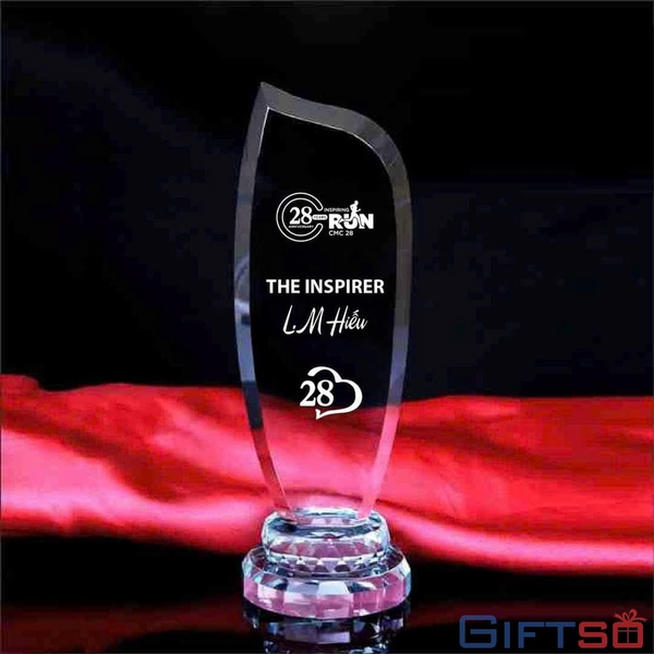 Cúp Pha Lê In Logo – Giải Pháp Quà Tặng Vinh Danh Cho Doanh Nghiệp