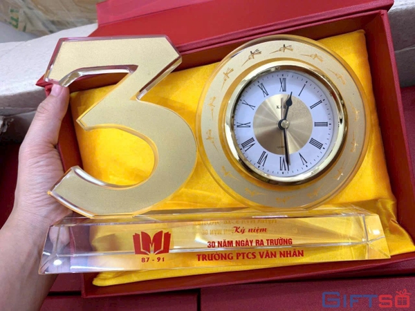 Cúp Pha Lê In Logo – Giải Pháp Quà Tặng Vinh Danh Cho Doanh Nghiệp