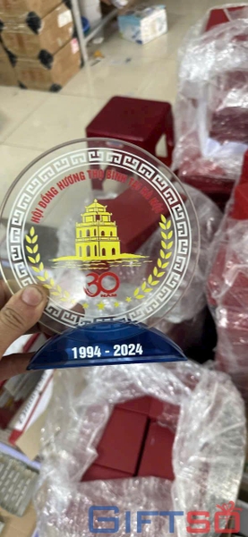 Cúp Pha Lê In Logo – Giải Pháp Quà Tặng Vinh Danh Cho Doanh Nghiệp