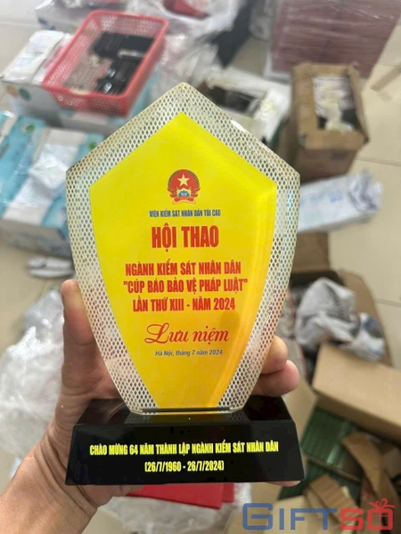 Cúp Pha Lê In Logo – Giải Pháp Quà Tặng Vinh Danh Cho Doanh Nghiệp