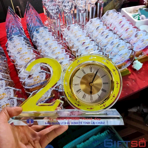 Cúp Pha Lê In Logo – Giải Pháp Quà Tặng Vinh Danh Cho Doanh Nghiệp