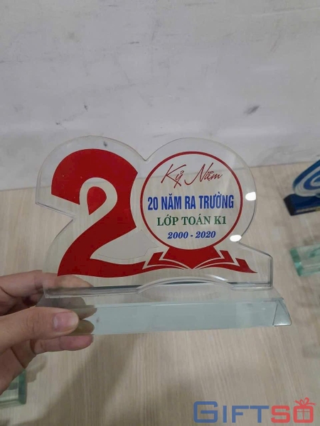 Cúp Pha Lê In Logo – Giải Pháp Quà Tặng Vinh Danh Cho Doanh Nghiệp