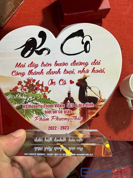 Cúp Pha Lê In Logo – Giải Pháp Quà Tặng Vinh Danh Cho Doanh Nghiệp