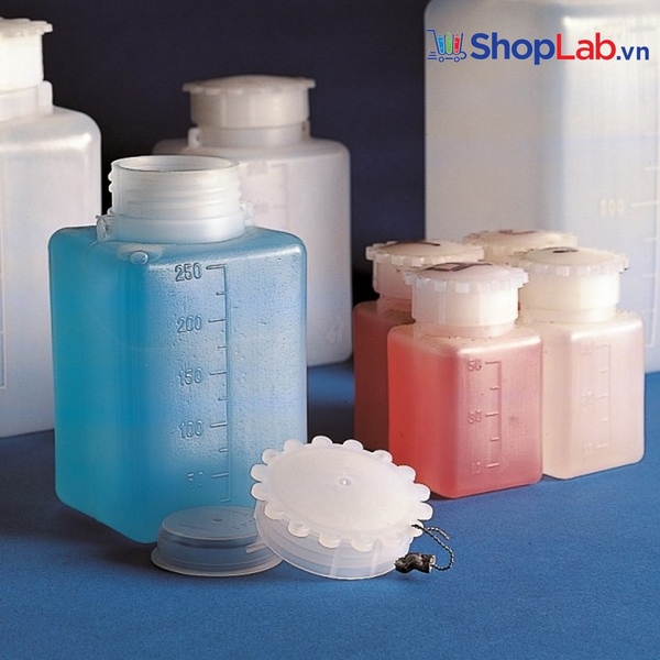 Chai nhựa PE vuông MR 250ml, chia vạch 50ml K611 Kartell