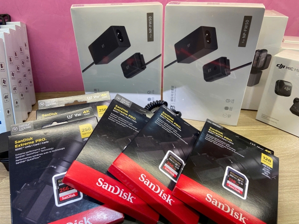 Phụ Kiện Máy Ảnh