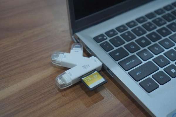 Đầu đọc thẻ i-FlashDevice HD 4in1