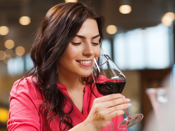 Hướng dẫn cách nếm rượu vang như chuyên gia