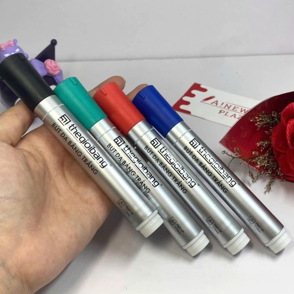 Bút Lông Bảng Thế Giới Bảng Ngòi Vát – Sáng Tạo Đa Dạng Với Nét Viết Đặc Biệt