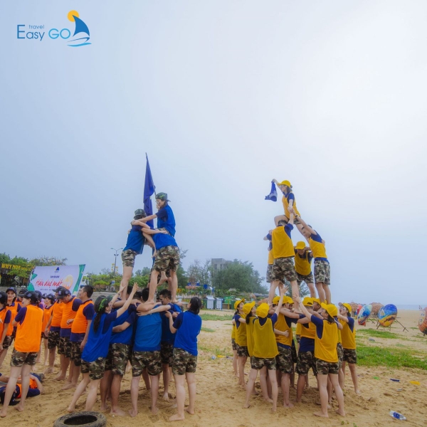 Trò chơi team building Xây tháp người