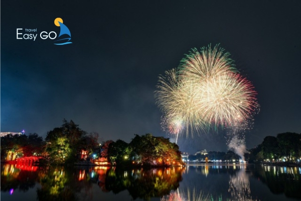 Bắn pháo hoa hồ Hoàn Kiếm