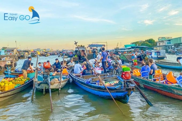 Chợ nổi Cái Răng là một trong 5 chợ nổi lớn nhất Tây Nam Bộ