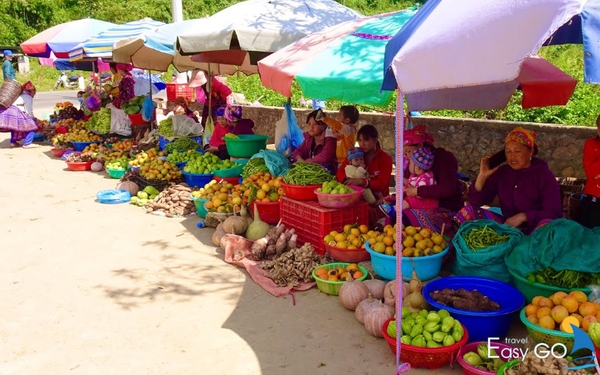 Ghé thăm chợ phiên đầy náo nhiệt 