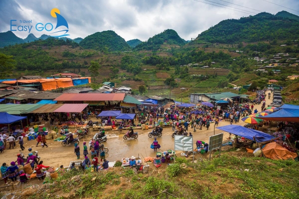 Chợ phiên Sapa có nhiều loại hàng hoá, sản phẩm đa dạng