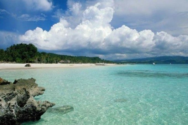 Đảo Minh Châu Quan Lạn được mệnh danh “ hòn ngọc sáng” trên biển Vân Đồn