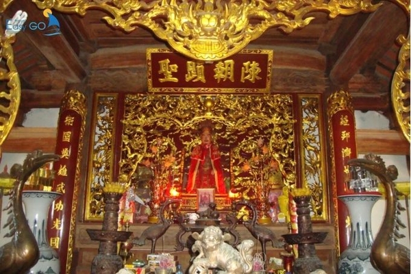   đền thờ Trần Khánh Dư  nổi tiếng với vẻ đẹp lịch sử và văn hoá