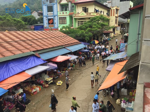 Phiên chợ Mường Hum mở vào ngày chủ nhật hàng tuần