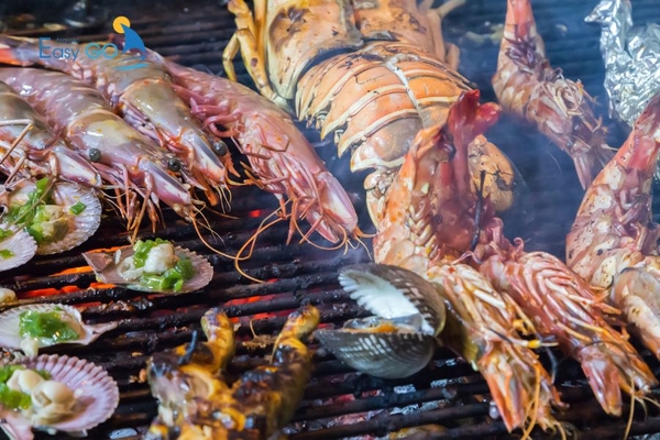 Nướng BBQ hải sản tại đảo Cô Tô Con - Du lịch Cô Tô 3 ngày 2 đêm 