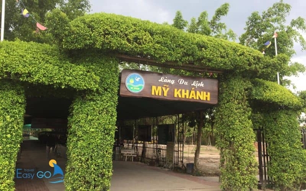 Nơi đây sử dụng kiến trúc nhà miền Tây truyền thống 
