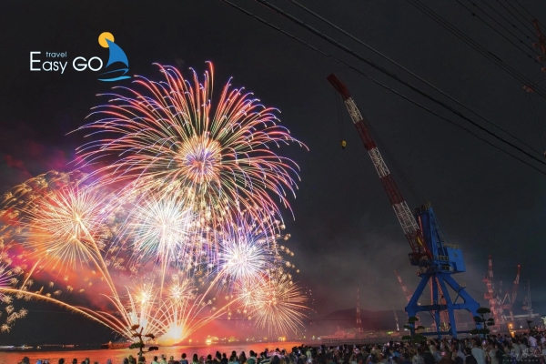 Cảnh bắn pháo hoa đón năm mới