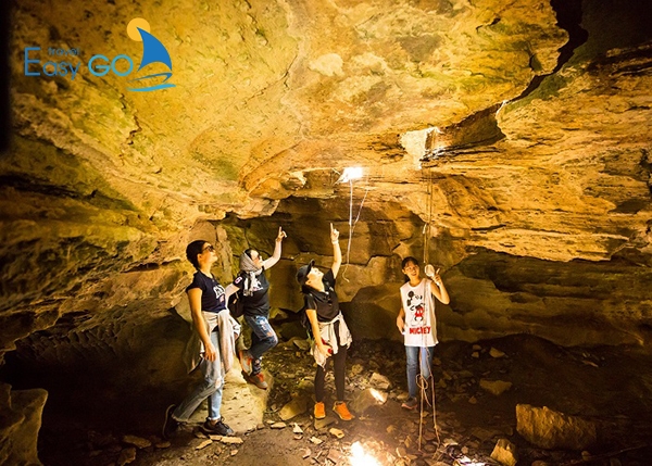 Hang Dơi là một trong những hang động lớn tại thị trấn Mộc Châu.