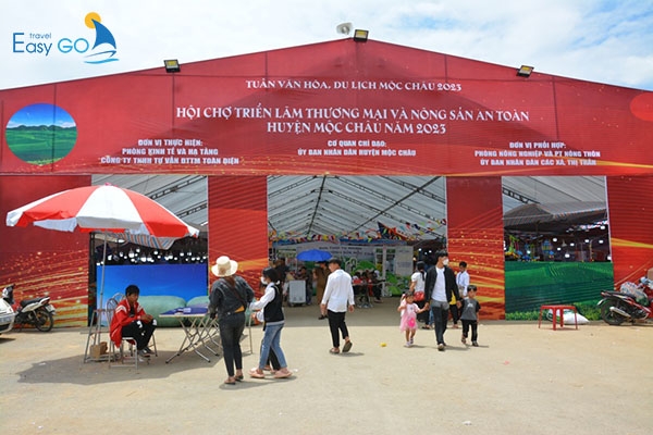 Hội chợ triển lãm thương mại và nông sản an toàn Mộc Châu 