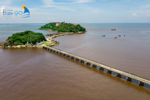 Hòn Đá Bạc có tổng diện tích khoảng 6,5 ha. 