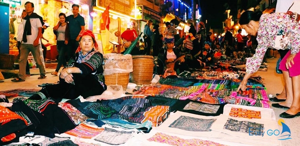 Mua sắm quà lưu niệm sau mỗi chuyến du lịch 
