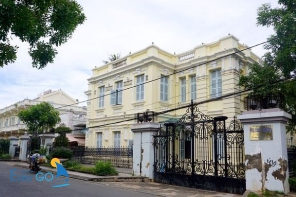 Nhà công tử Bạc Liêu là địa điểm mà khách du lịch không thể bỏ qua