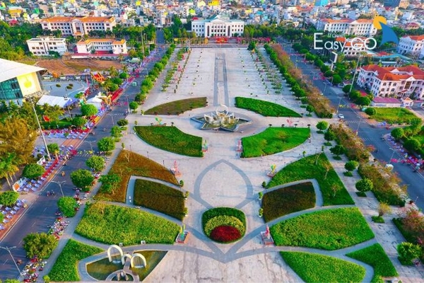 Quảng trường Hùng Vương là quảng trường đẹp nhất miền Tây Nam Bộ