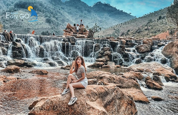 Thác Dải Yếm được mệnh danh là thác nước đẹp nhất tại Mộc Châu