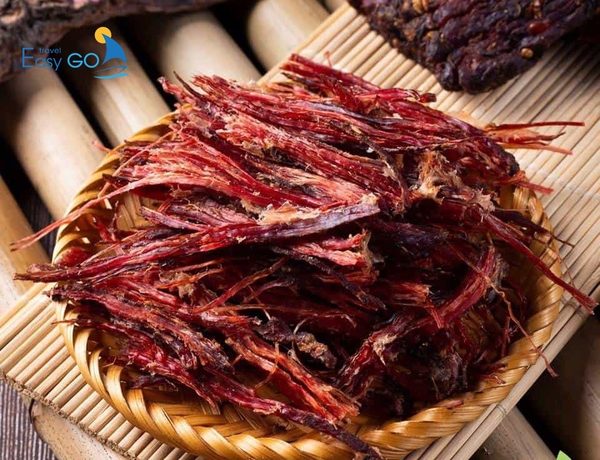 Thịt trâu gác bếp là món ăn luôn nằm trong TOP các đặc sản Sapa 