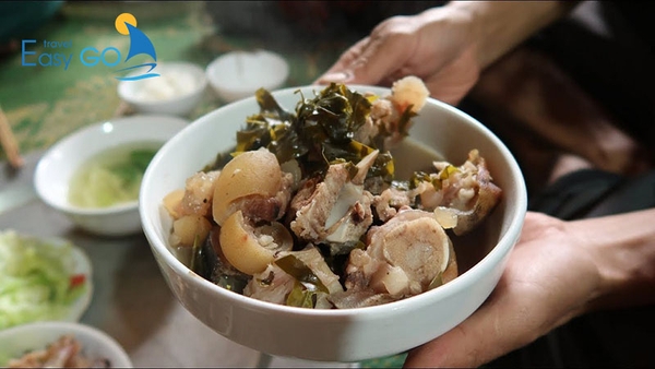 Thịt trâu lá lồm là món ăn dân giã của người dân Mộc Châu
