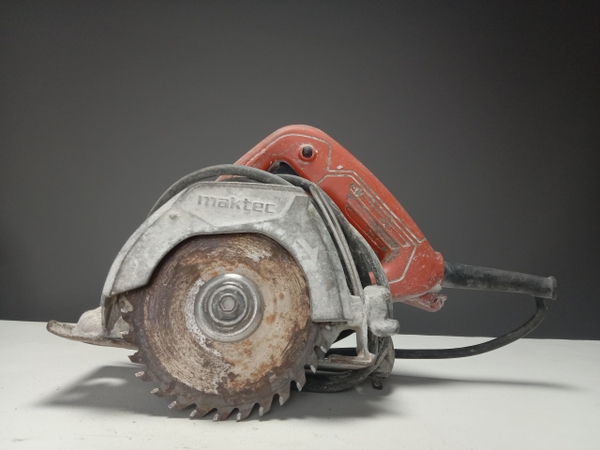 Máy Cắt Gạch Maktec