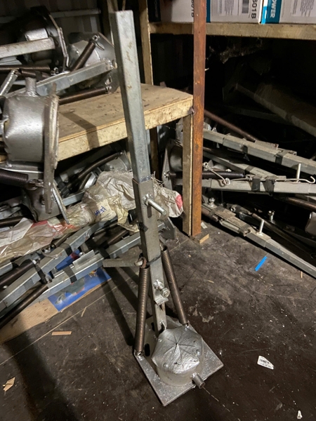 on 5-6 giá đỡ chân máy khoan rút lõi tự chế