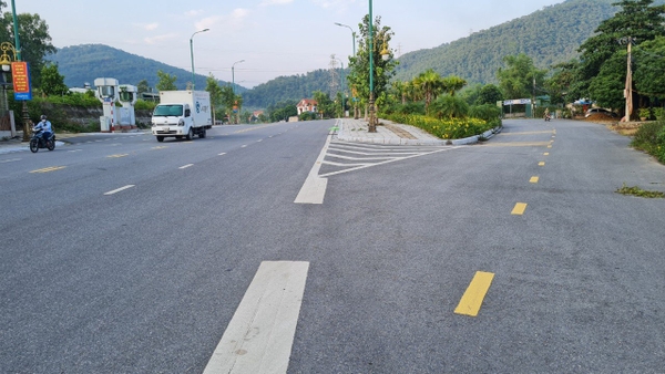 M685 - Nhà Cửa Ngăn - Phương Đông