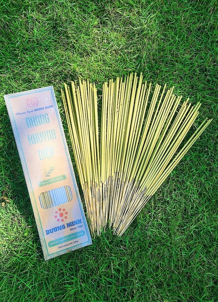 Nhang sạch Khuynh Diệp Dương Minh 30cm 180cây