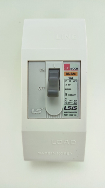 Cầu dao điện 220 /380 VAC-50HzMCCB LS BS32c w/c (có vỏ) 15A