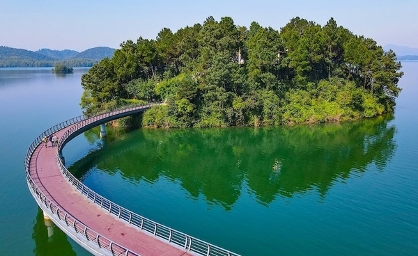 Hồ Kẻ Gỗ Hà Tĩnh: Review tọa độ "trốn nóng" lý tưởng cho mùa hè 2026.