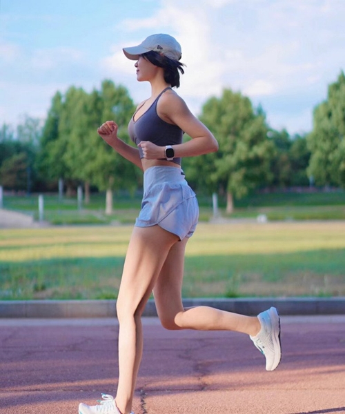 Chạy bộ nhiều có bị to chân hay không? Sự thật bạn cần biết