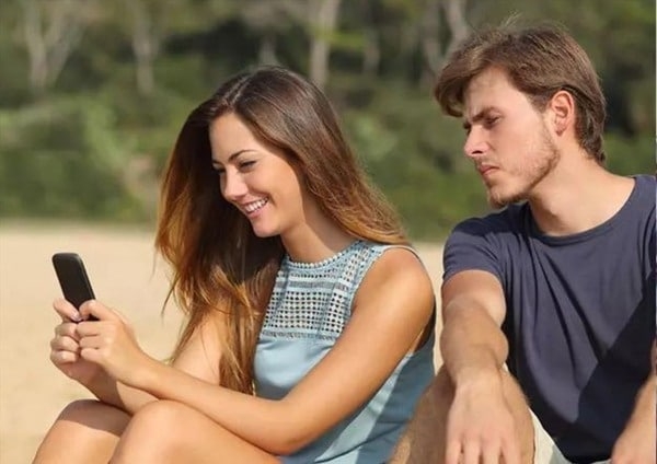 Tính chiếm hữu là gì? Chiếm hữu có phải là thể hiện tình yêu đích thực?