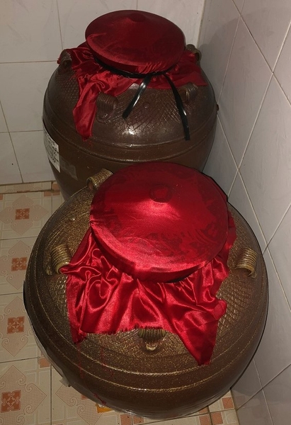Rượu chum ngâm hạt chuối Mồ Côi