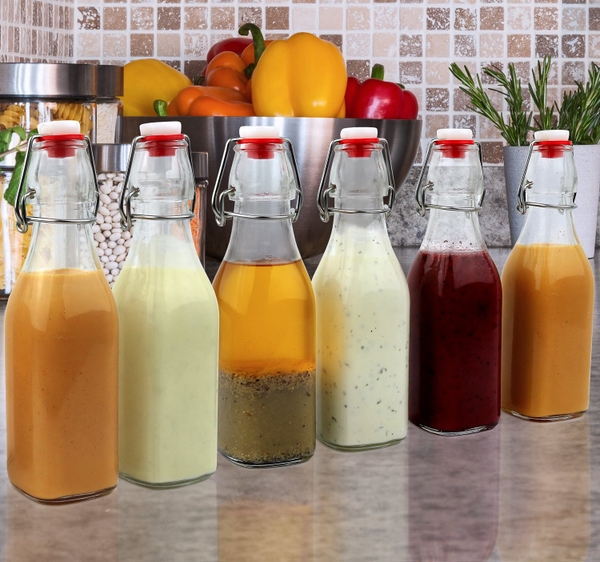 Chai thủy tinh vuông nắp cài kín hơi Swing 250ml đựng nước ép, sốt salad và đồ uống detox trong gian bếp