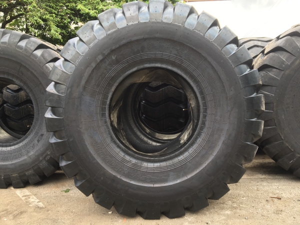 Lốp 23.5-25 lắp theo xe SDLG