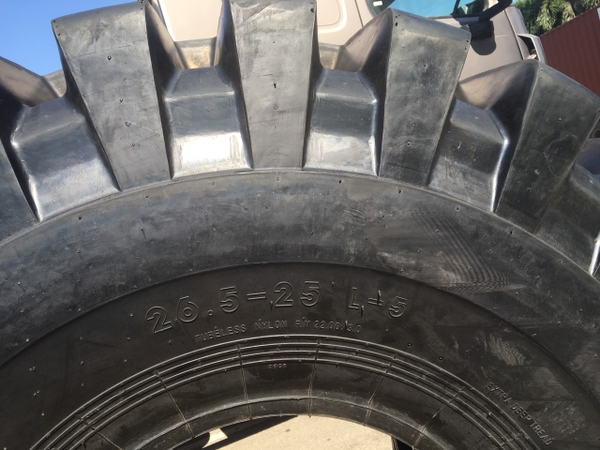 Lốp bán đặc 26.5-25 L-5