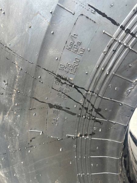 Lốp 23.5-25/24PR L-3 TT hiệu ARMOUR,
