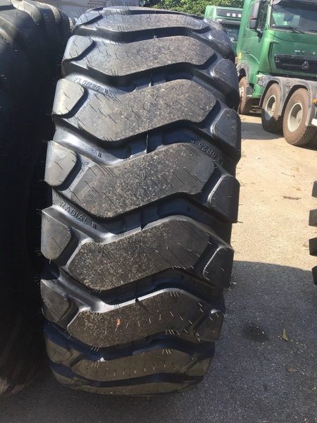 Lốp bố thép 23.5R25